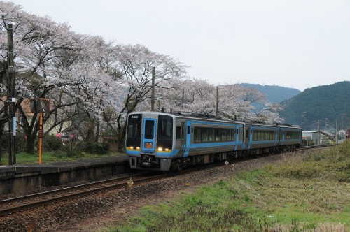 仁井田駅通過　南風20号