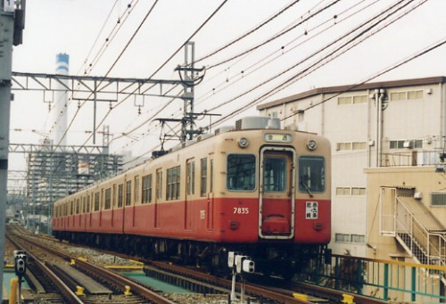 赤胴車も橋に向け福駅から力走