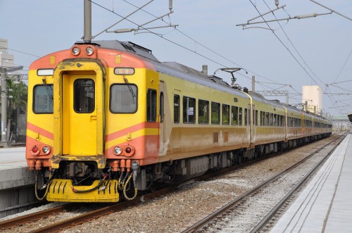 ＥＭＵ３００型　斗南駅