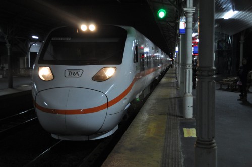 タロコ号　ＴＥＭＵ１０００型　台中駅