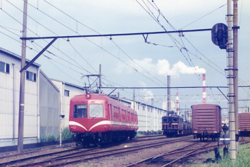 貨車、煙突、煙の3本柱がここには必要