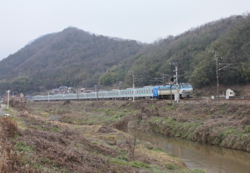 ＥＦ６６に牽かれて東上する東京メト��１６０００系