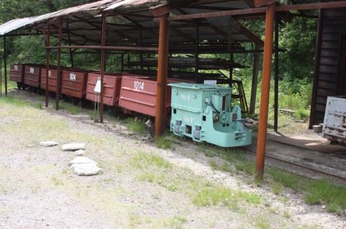 ８号機と鉱車