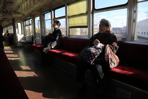 車内に穏やかな日差しが