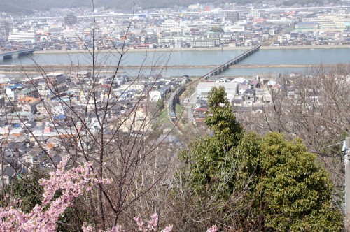 左手に瀬戸内海を見ながら呉線の旅が始まる