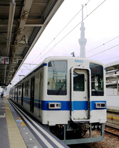 25-6-18曳船駅発車待ち