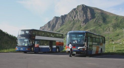 礼文島で出会ったハイデッカー。宗谷バス　旭川ナンバーだが島の営業所所属。