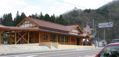 出雲坂根駅。平成22年5月3日撮影。マイカー族の休憩所となっている。