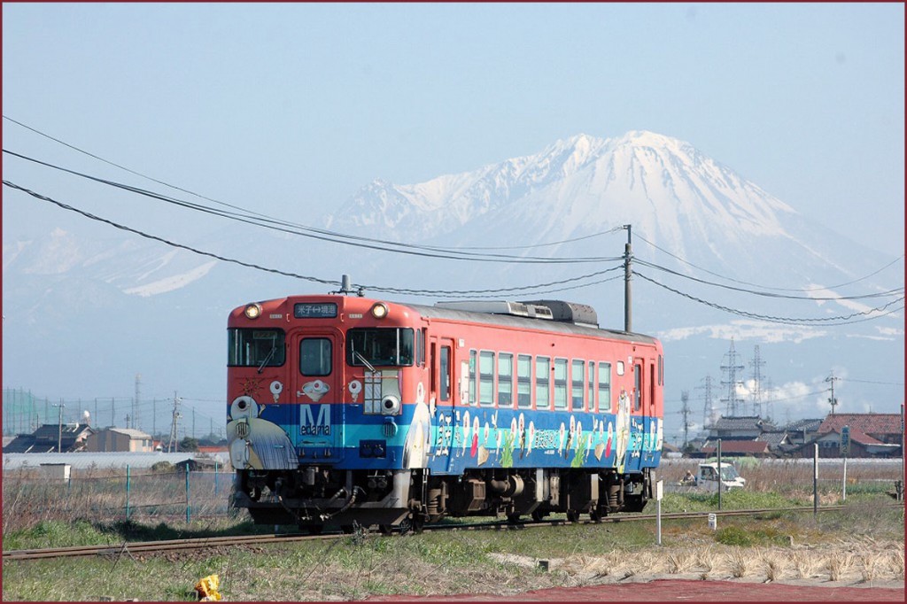 残雪の大山と目玉おやじ_1