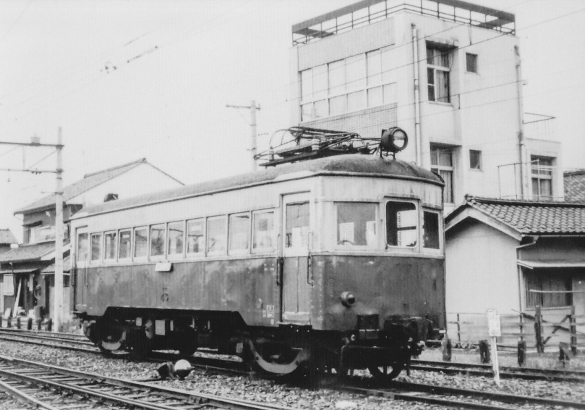 元鯖江モハ４３号、武生新駅にて待機中