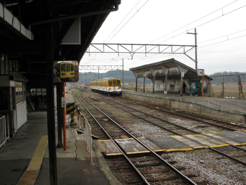 鏡に写った近江電車