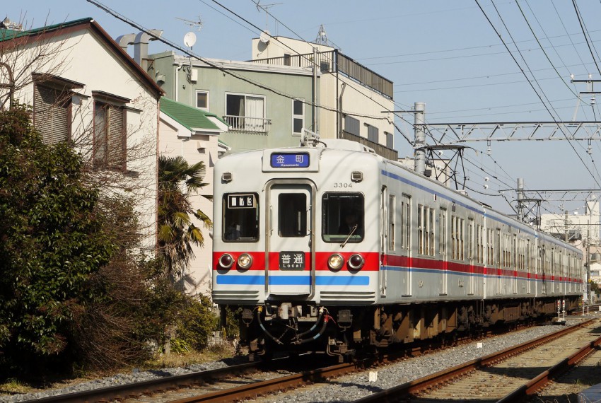 柴又～高砂間　一見伏線に見えるが、右側は高砂検車区への入出庫線である。 (27-1-30)