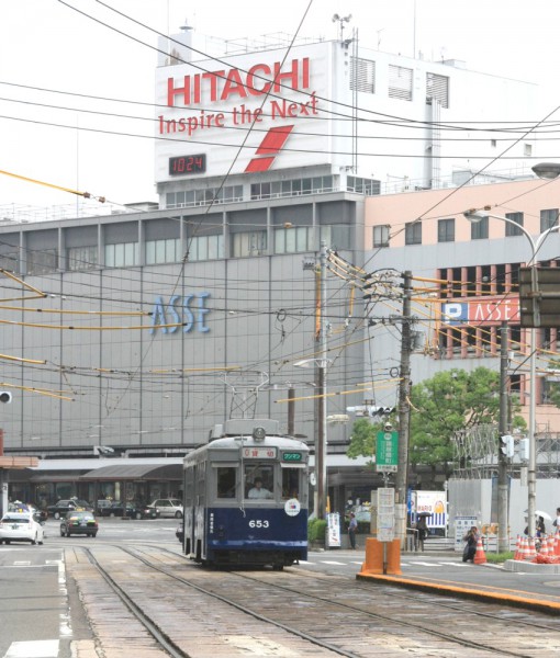 広島駅前を出発して猿猴橋町電停に近づく653号