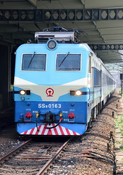 九龍塘駅でＺ818次広州行を撮る