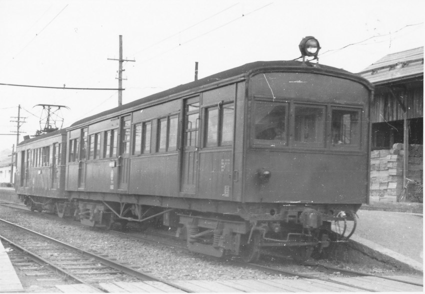 素性は元官設鉄道旅客車らしいが、数度の改造でこの姿で弘前にやってきた。