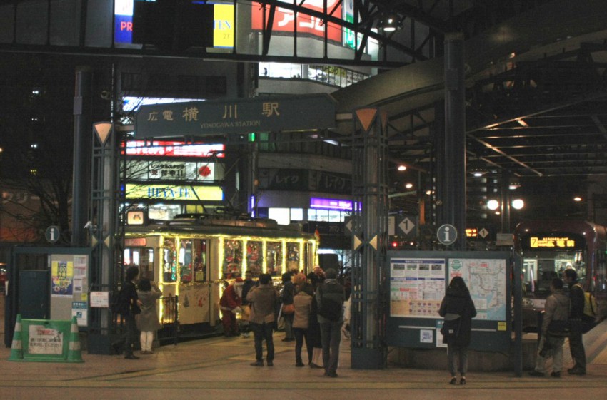 横川駅で停車中のハノーバー電車