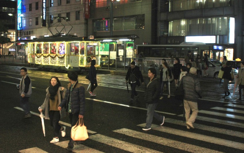 八丁堀を行くハノーバー電車