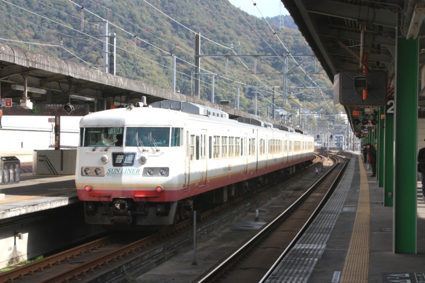 平成27年11月21日　三原駅にて　三原発岡山行き420M