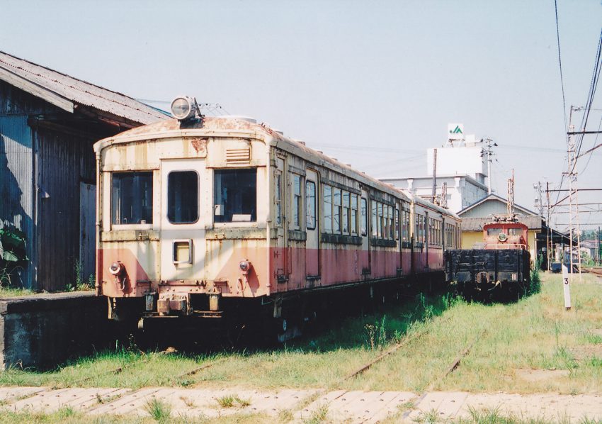 通学生のため元国電の中古車を西武鉄道から購入したが、人口減で不要となる