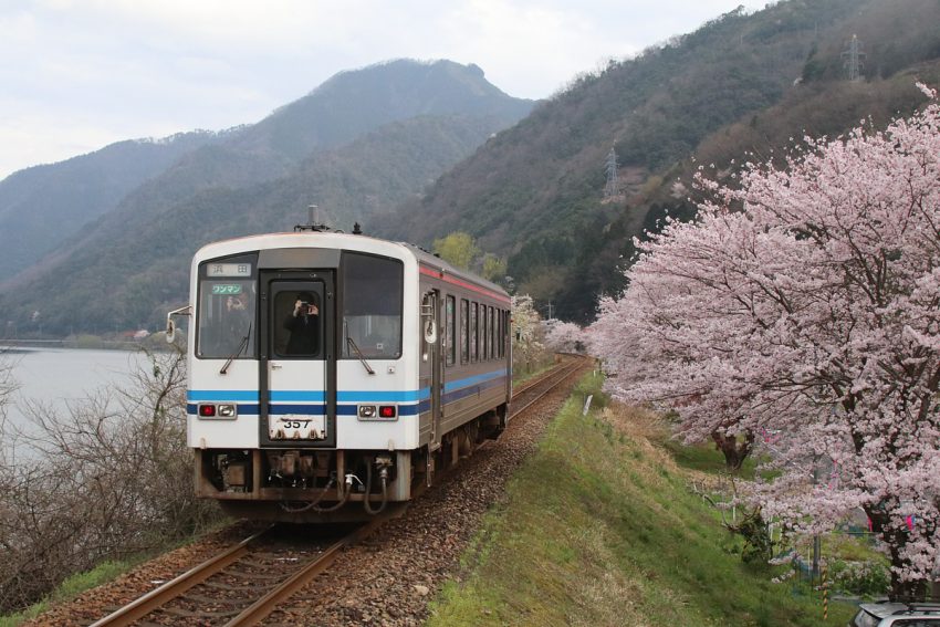 H28-4-3　潮駅　江津行き422D　キハ120　357