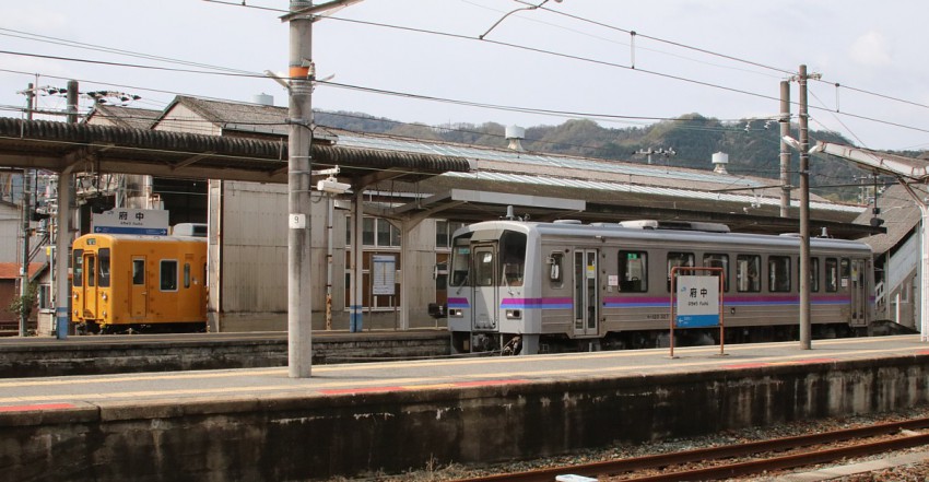 府中駅　15：05発まで約5時間のお昼寝タイム