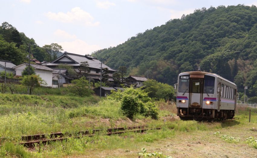 平成28年5月20日　備後安田にて　臨8726D府中行き　キハ120　332