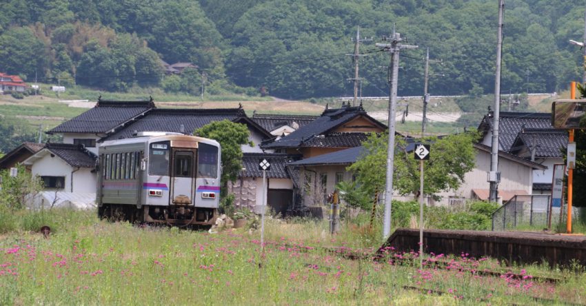 備後安田を発車した臨8726D 