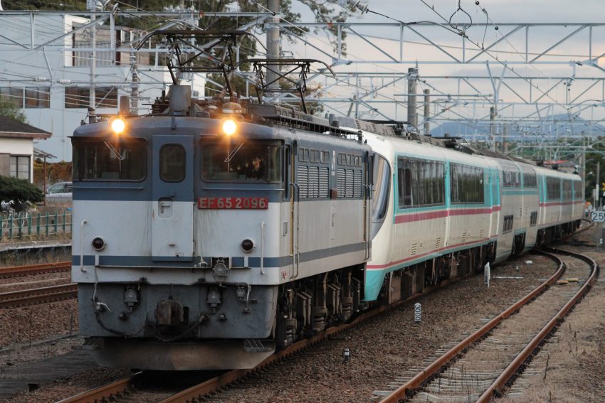 (2013年11月　東海道本線　用宗駅)