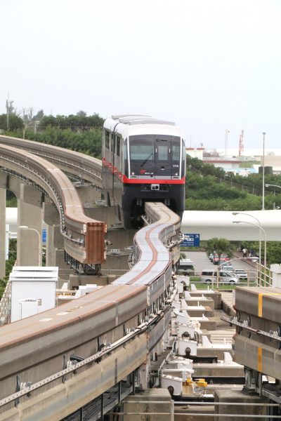 平成28年9月26日　那覇空港駅に入線する1114+1214