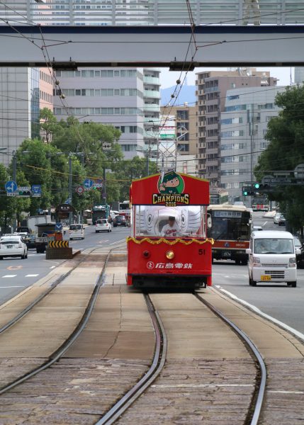 11：00胡町電停にて　西広島行きがやってきた