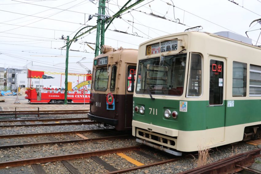 12：33　江波車庫にて　911、711と並んで