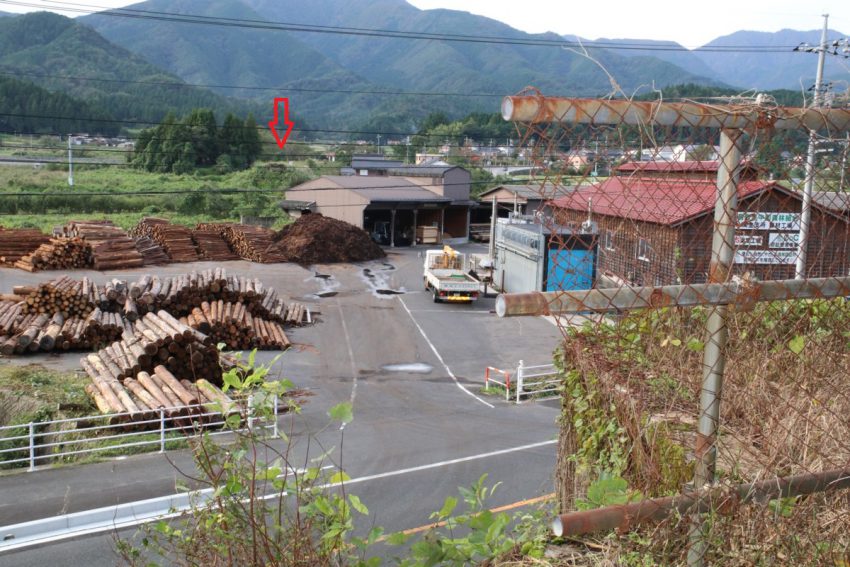 トンネルを出ると橋台の上に出る