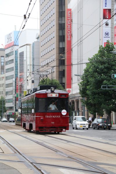 14：09　八丁堀を千田車庫に回送されるトランジュール